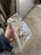 Zawias maski lewy Ford Fiesta MK8