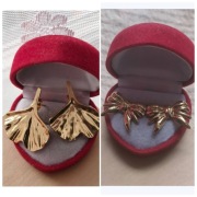 2 pary kolczyki listki i kokardki kolor złoty wkręty sztyfty stal okazja