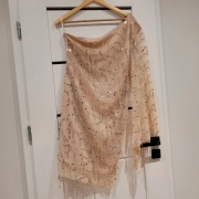 Nowa sukienka z cekinami na jedno ramię rozszerzanymi rękawami r. XL/14/42