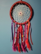 Czerwono-fioletowy łapacz snów