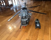 Zestaw helikopter wojskowy Sentinel 1 + samochód wojskowy z żołnierzykami.