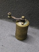 Stary młynek do pieprzu Vintage 
