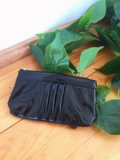 Mala czarna kosmetyczka saszetka