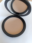 Inglot puder prasowany nr 11 w kasetce z lusterkiem