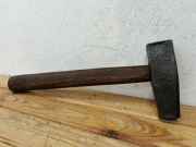Stary młotek 1618g. Bez luzu 