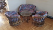 Meble rattanowe, kanapa, fotele, stolik.