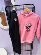 Ciepły dres dziecięcy z motywem Kuromi 