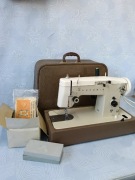 Maszyna do szycia Łucznik 466 walizkowa