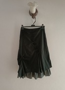 Asymetryczna czarna spódnica midi z marszczeniami i falbanką Promod 38