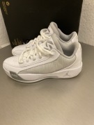 Buty Nike luka 77 rozmiar 40,5 hf0806-100