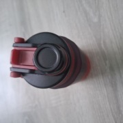 Butelka sportowa bidon 500 ml – lekka, szczelna, czarno-czerwona