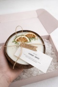 Świeca sojowa w kokosie - zapach lemon grass