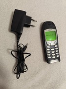 Nokia 6210 +2 baterie i etui z ładowarką 