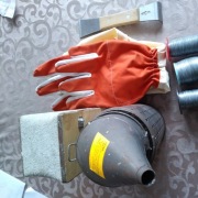 podkurzacz pszczelarski rękawice pszczelarskie skrobak i drut pszczelarski 