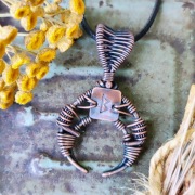 Miedziany wisior lunula