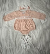 Komplet niemowlęcy 6-9m body + podkolanówki + opaska dla dziewczynki