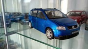VW Touran model kolekcjonerski skala 1:24 Welly Volkswagen 