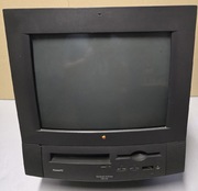 Czarny Macintosh Performa 5400/180