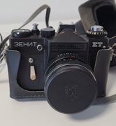 Aparat analogowy ZENIT ET + obiektyw + lampa Saalite + futerał