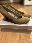 Czółenka zamszowe Tamaris 39