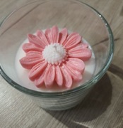 Dekoracyjna świeca sojowa w kształcie kwiata