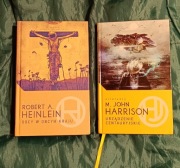 Oby w obcym kraju, R. Heinlein, Urządzenie centauryjskie, J. Harrison