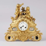 Zegar stołowy z brązowionego metalu, ok. 1900 r. Szer 32 cm : Nie testowany