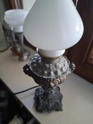 Lampa zrobiona ze starej lampy naftowej