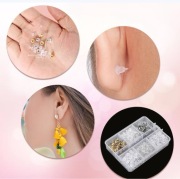 Plastikowe kolczyki plus zatyczki