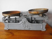 Stara waga szalkowa z odważnikami 4 kg ZOBACZ WYPRZEDAŻ