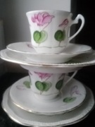 Porcelanowe sygnowane  KPMx2-SZT  CYKLAMENY