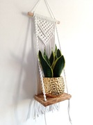 Kwietnik z półką drewnianą