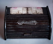 Czarny, drewniany chlebak, wzor Big Ben, handmade 