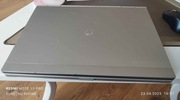 HP EliteBook 2560p z myszką bezprzewodową i ładowarką