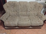 Sofa i dwa fotele zadbane
