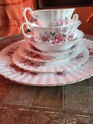 Zestaw śniadaniowo obiadowy 7części Royal Albert Bona China Lavender Roselb