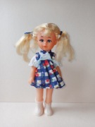 Stara plastikowa lalka vintage 23cm dziewczynka laleczka w sukience ubranko