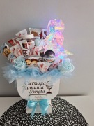 Kielich komunijny ze świecącym smokiem i słodyczami 