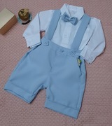 Uroczy komplet do chrztu z krótkimi spodenkami w kolorze błękitu 86