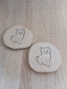 Drewniana podkładka pod jubek dla dzieci. Kotek.