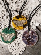 Ceramiczny wisior, naszyjnik ćma, rękodzieło 