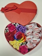 Flower box serce, kwiaty mydlane pachnące,Dzień Kobiet, prezent, raffaello 