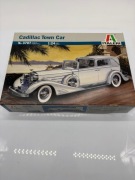 Italeri 3707 Cadillac Town Car 