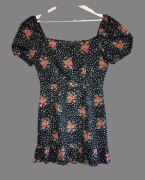 Damska sukienka czarna w kwiaty z krótkim rękawem Shein 38/M