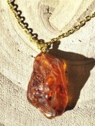 Unikatowy Naszyjnik z Naturalnym Bursztynem Bałtyckim – Rękodzieło