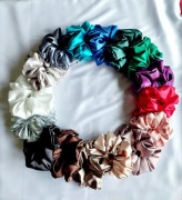 Scrunchie - satynowe gumki do włosów 