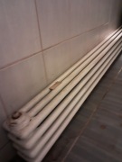 Wysoki  stary przedwojenny grzejnik -sprawny unikat