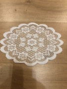 Żakardowa biała serweta owalna