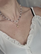 Naszyjnik choker damski z białego howlitu i różowy rodonit kwiatuszek 