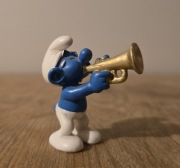 Schleich smerf smurf z trąbką figurka model wycofany z 2004 r.